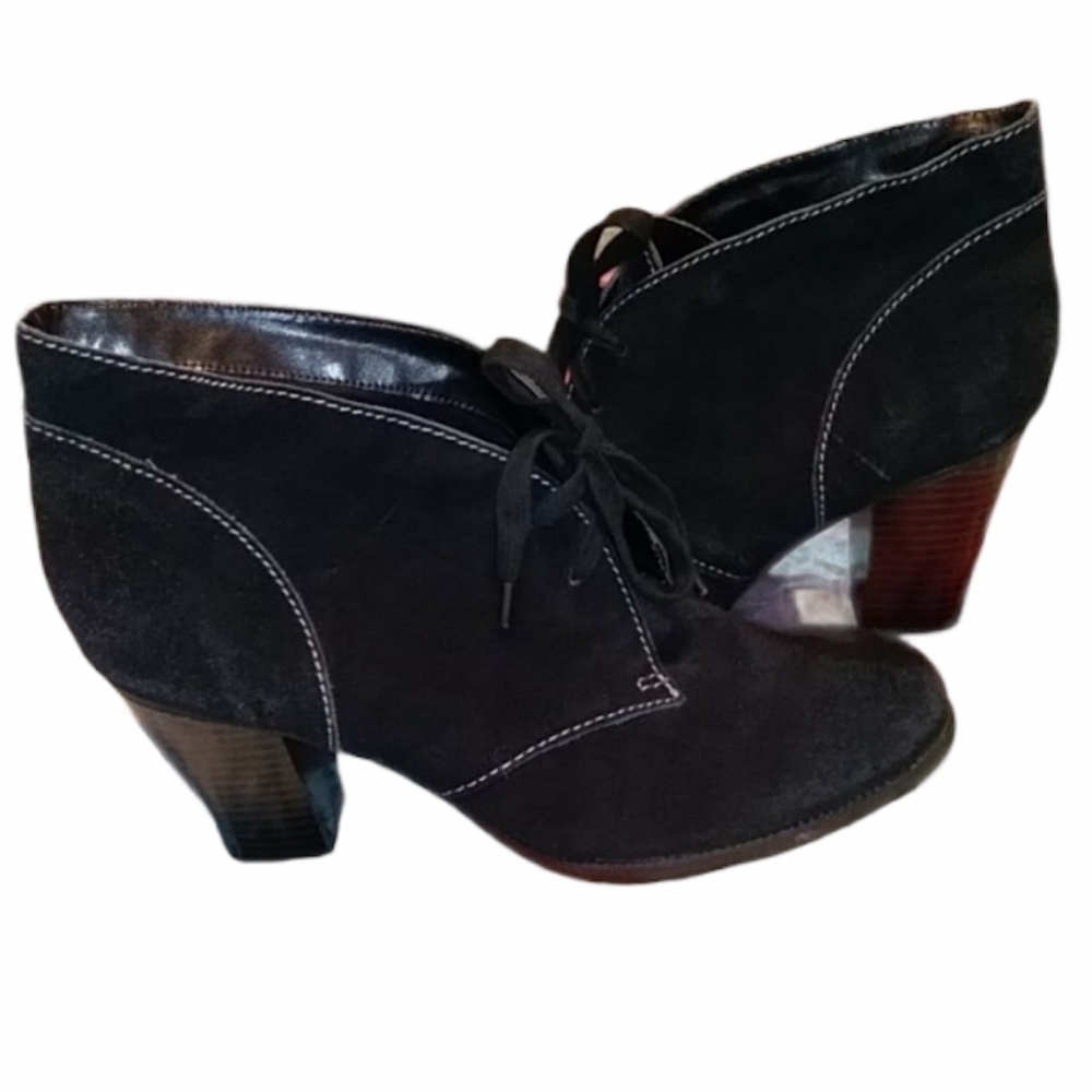 Naturalizer suede ankle boots size 11